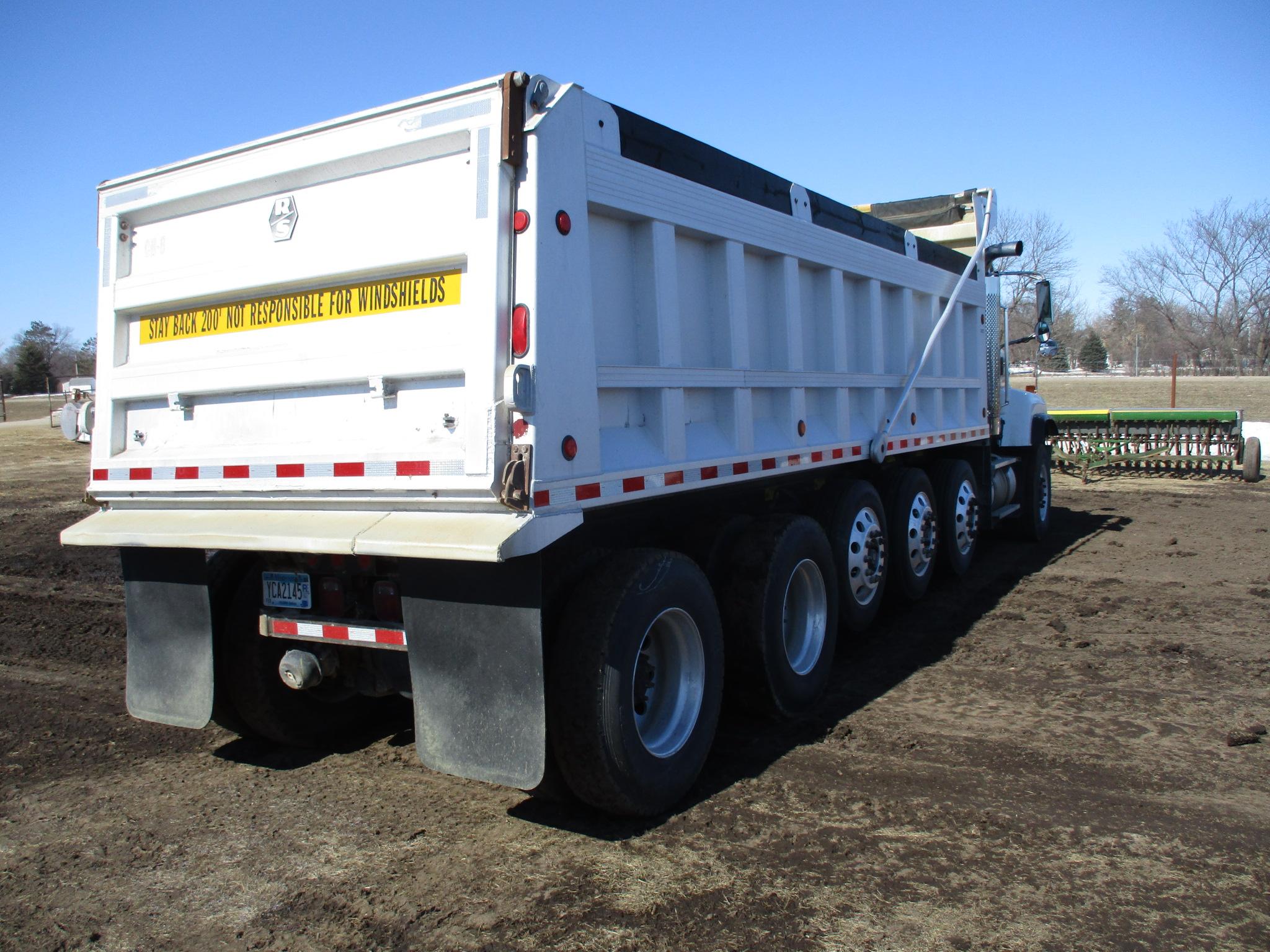 2004 Int 5500 Pay Star Quint axle dump truck, Cummins ISX 15L, 450 HP Eng. 10 sp. 813,733 miles