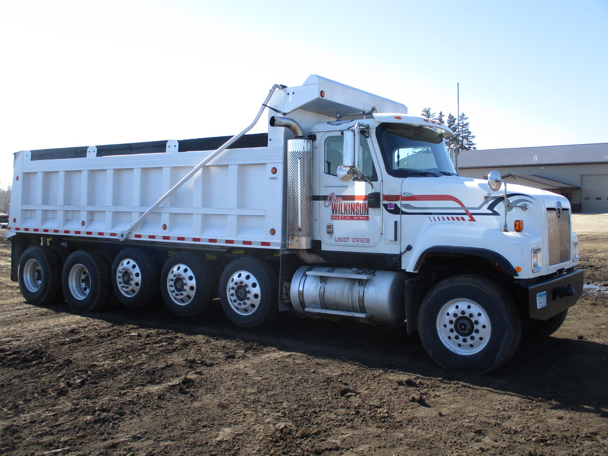 2004 Int 5500 Pay Star Quint axle dump truck, Cummins ISX 15L, 450 HP Eng. 10 sp. 813,733 miles