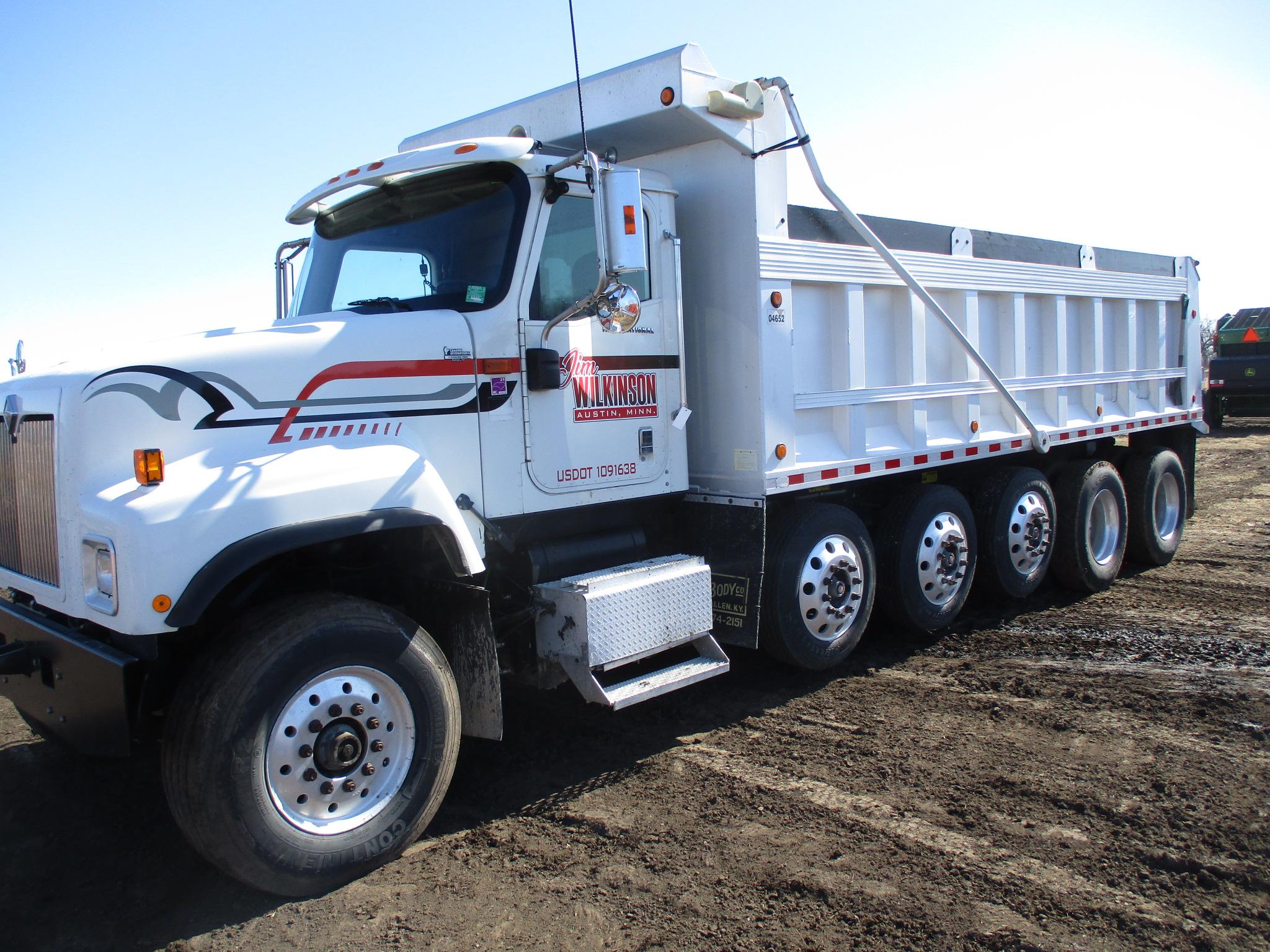 2004 Int 5500 Pay Star Quint axle dump truck, Cummins ISX 15L, 450 HP Eng. 10 sp. 813,733 miles