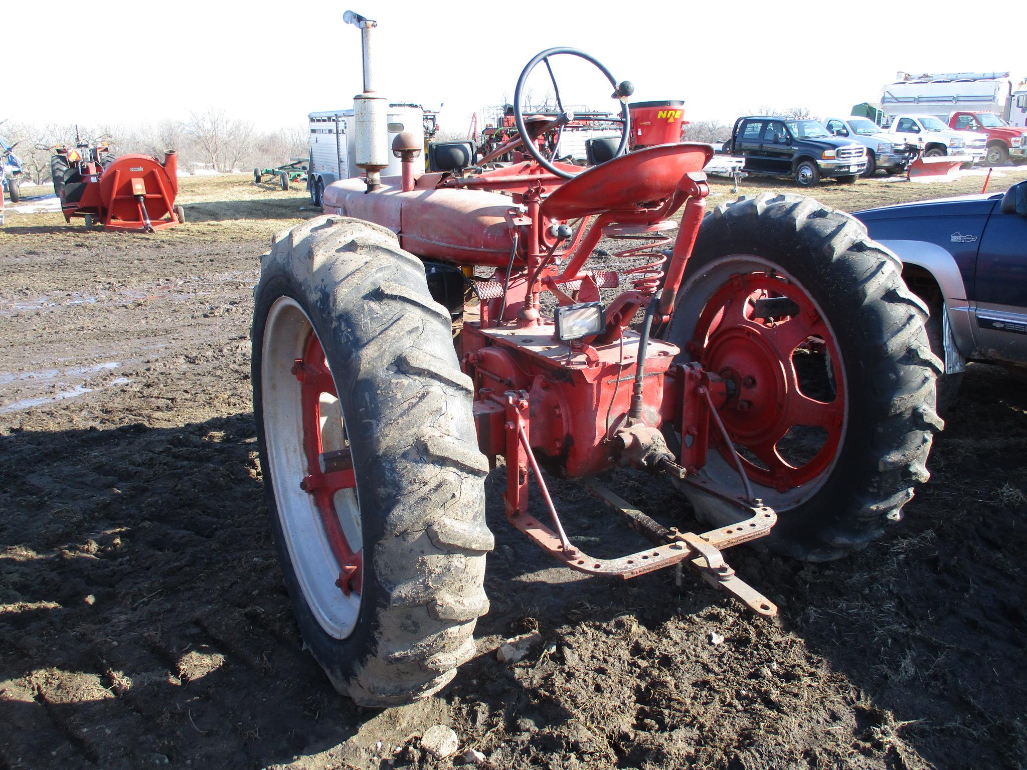 Farmall H 12.4-38, runs