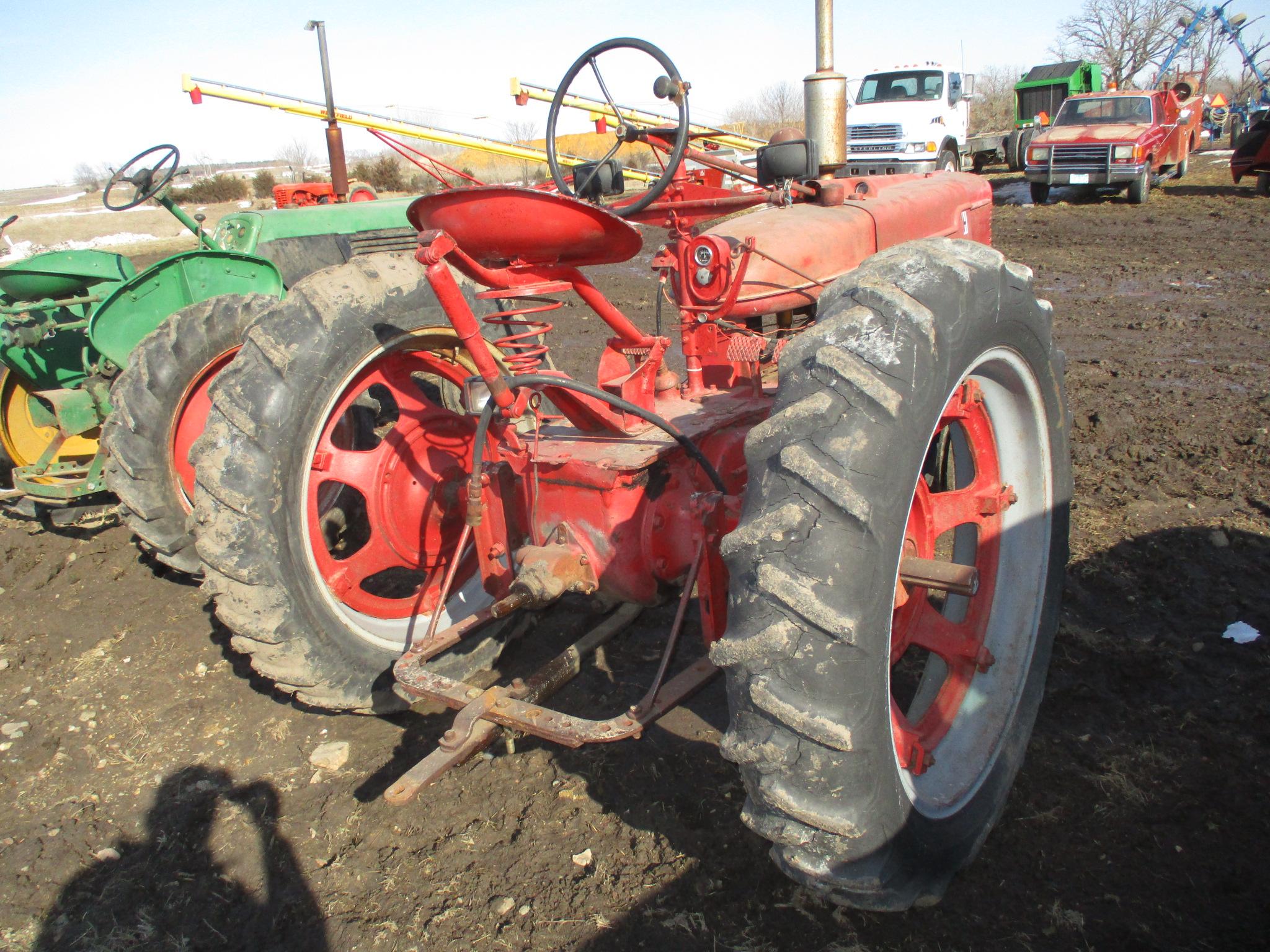 Farmall H 12.4-38, runs