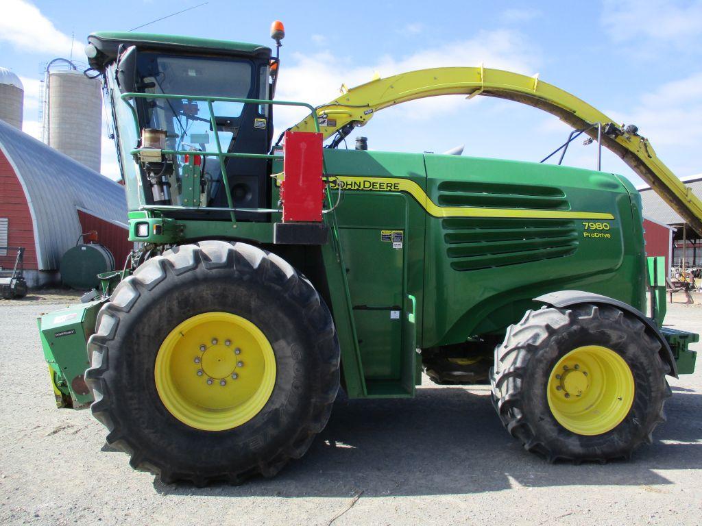 2014 John Deere 7980 Pro Drive Chopper, 1217 cutter head & 2,092 engine Hrs. Cab, AC, heat, radio