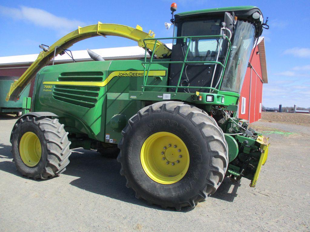 2014 John Deere 7980 Pro Drive Chopper, 1217 cutter head & 2,092 engine Hrs. Cab, AC, heat, radio