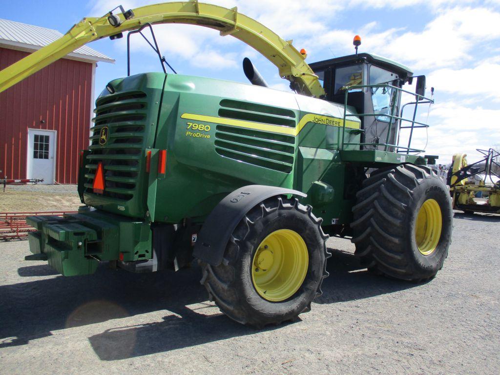 2014 John Deere 7980 Pro Drive Chopper, 1217 cutter head & 2,092 engine Hrs. Cab, AC, heat, radio