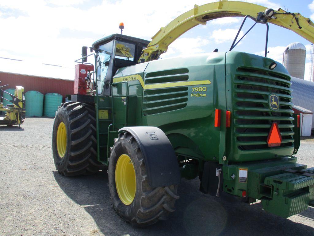 2014 John Deere 7980 Pro Drive Chopper, 1217 cutter head & 2,092 engine Hrs. Cab, AC, heat, radio