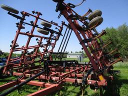 Case IH Tiger Mate II, 38' Feild Cult. walking tandems, Hyd wings, 3 bar harrow, 4 new carraige