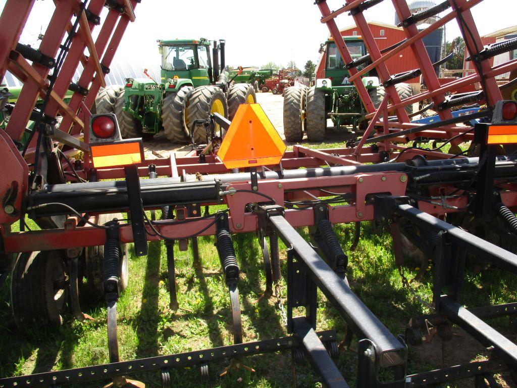 Case IH Tiger Mate II, 38' Feild Cult. walking tandems, Hyd wings, 3 bar harrow, 4 new carraige