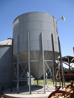 Brock 2,000 Bushel wet holding bin, Buyers sole responsibility for removal, 60 days for removal