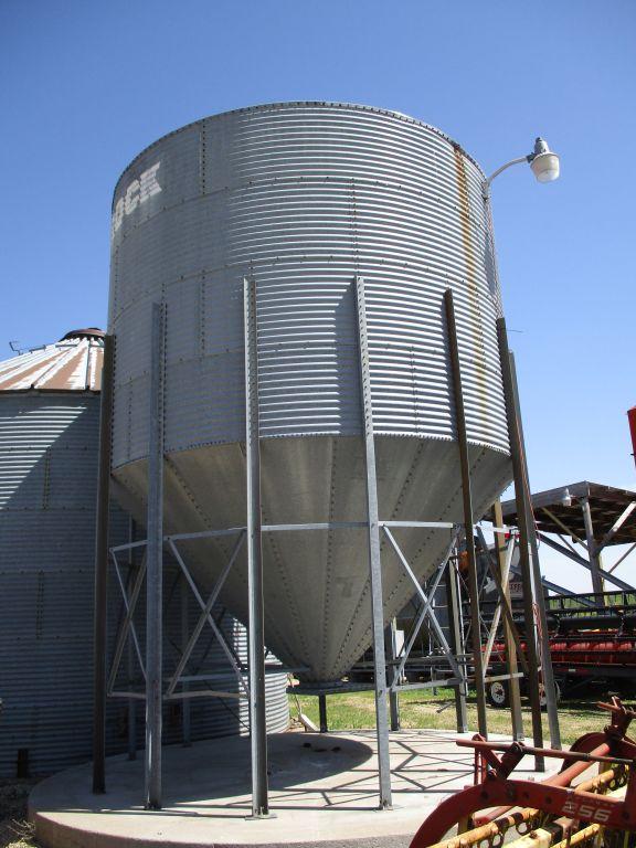 Brock 2,000 Bushel wet holding bin, Buyers sole responsibility for removal, 60 days for removal