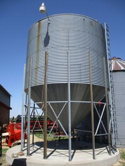 Brock 2,000 Bushel wet holding bin, Buyers sole responsibility for removal, 60 days for removal