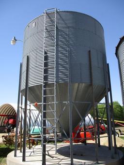 Brock 2,000 Bushel wet holding bin, Buyers sole responsibility for removal, 60 days for removal