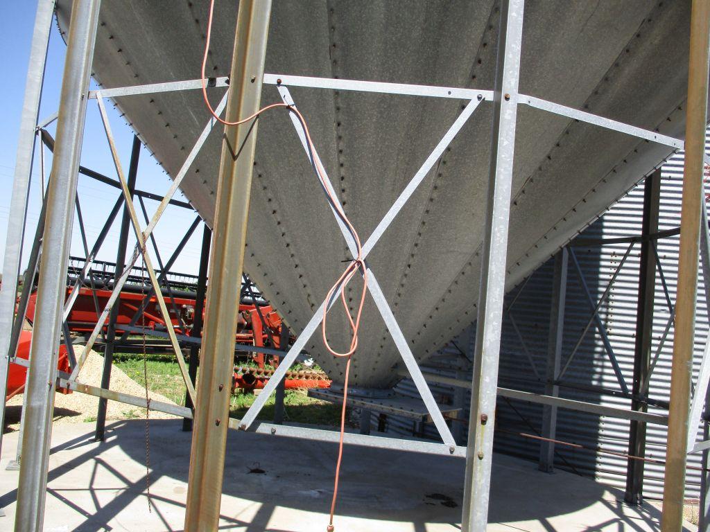 Brock 2,000 Bushel wet holding bin, Buyers sole responsibility for removal, 60 days for removal