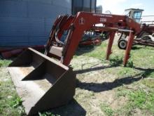 Int 2350 Hyd loader, 9 1/2' bucket
