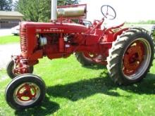 Farmall 200 WF, fenders, fast hitch, like new 11.2-36 tires, new front tires, runs & drives,