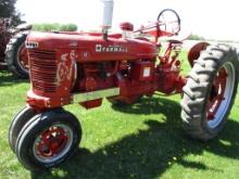 Farmall H fenders, newer paint, good 13.6-38, runs & drives, SN#271785