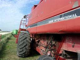 International 1680 Combine/Grain Header