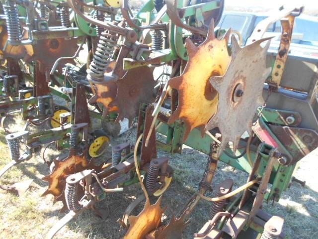 John Deere 845 Cultivator