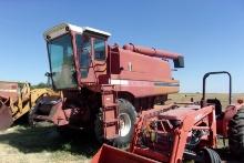 International 1440 Combine