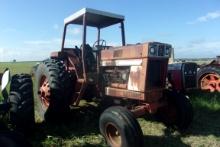IH 1586 Salvage Tractor