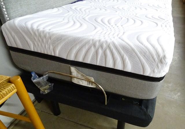 Serta Bed Adjustable Bed (Like New)