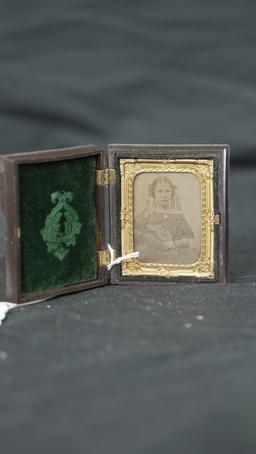 GUTTA PERCHA PHOTO BOX W/CHILD DAGUERREOTYPE