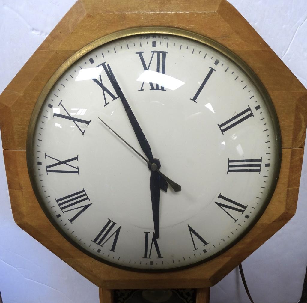 ELECTRIC WALL CLOCK