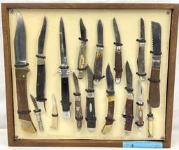 DISPLAY OF 16 FOLDING KNIVES cASE, COLONAIL, SABER