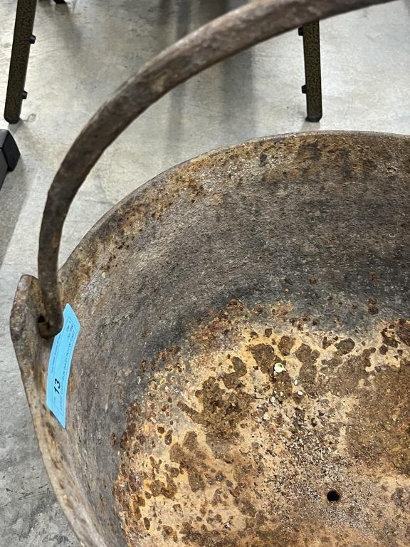 LARGE CAST IRON WASH POT W/ CAST IRON HANDLE