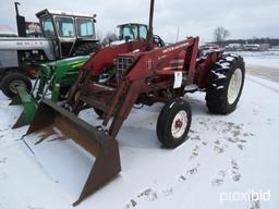 88104- INTERNATIONAL 574 TRACTOR W/IH 2250 LOADER, OPEN STATION, 2WD, DIESEL, 3PT., 2 PTO, 4286