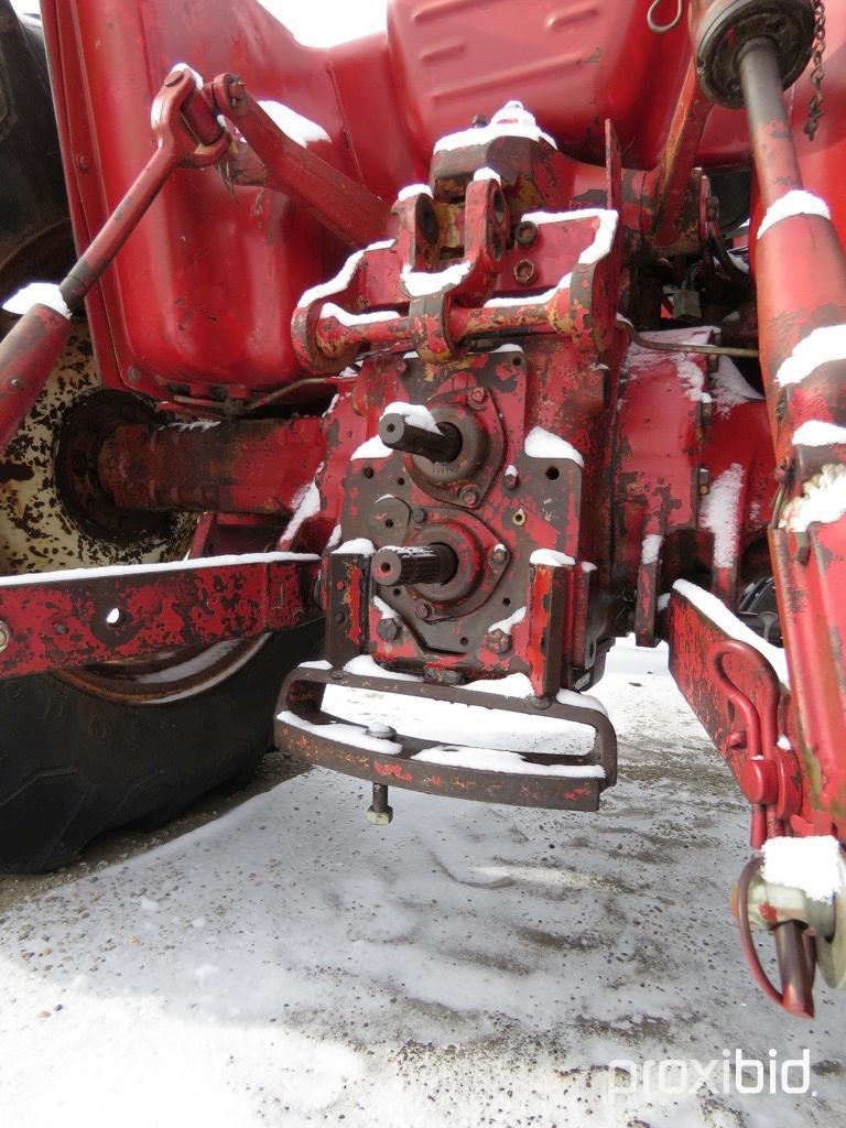 88104- INTERNATIONAL 574 TRACTOR W/IH 2250 LOADER, OPEN STATION, 2WD, DIESEL, 3PT., 2 PTO, 4286
