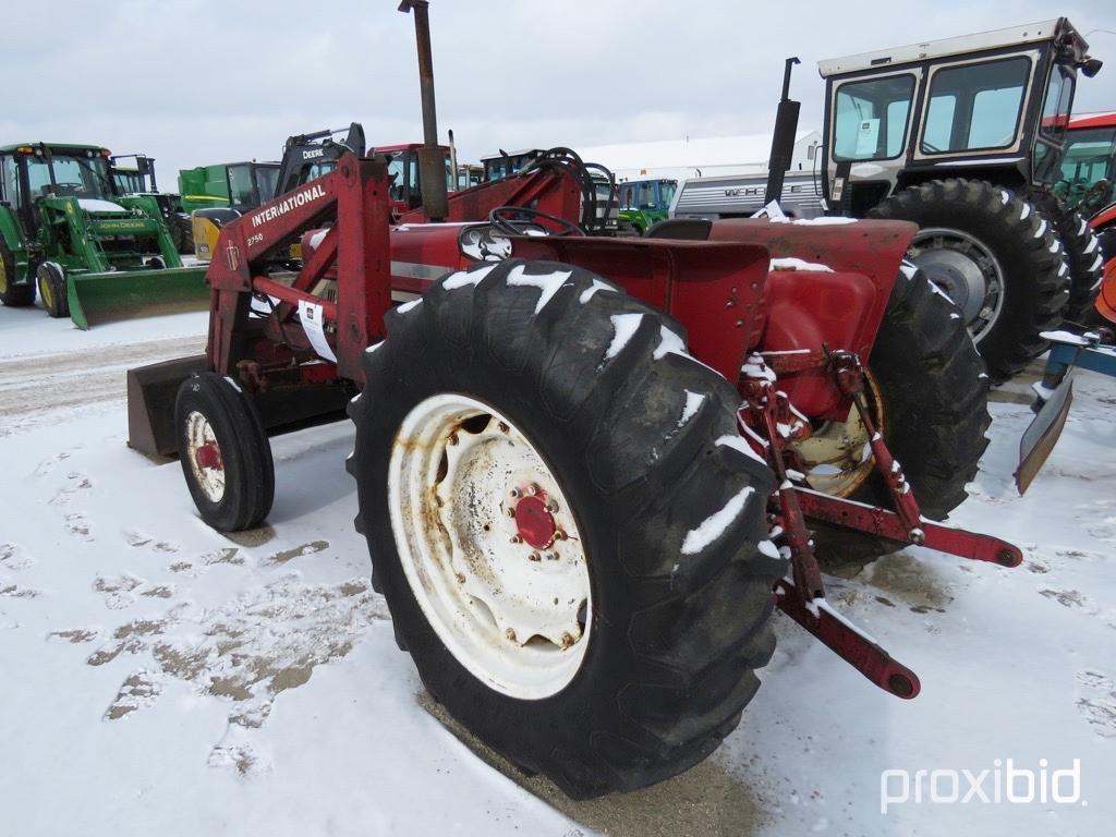 88104- INTERNATIONAL 574 TRACTOR W/IH 2250 LOADER, OPEN STATION, 2WD, DIESEL, 3PT., 2 PTO, 4286