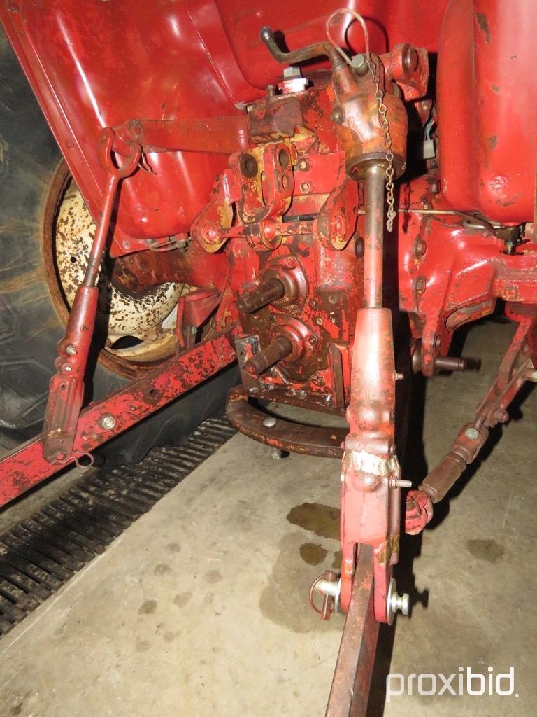 88104- INTERNATIONAL 574 TRACTOR W/IH 2250 LOADER, OPEN STATION, 2WD, DIESEL, 3PT., 2 PTO, 4286