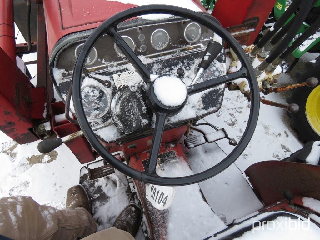 88104- INTERNATIONAL 574 TRACTOR W/IH 2250 LOADER, OPEN STATION, 2WD, DIESEL, 3PT., 2 PTO, 4286