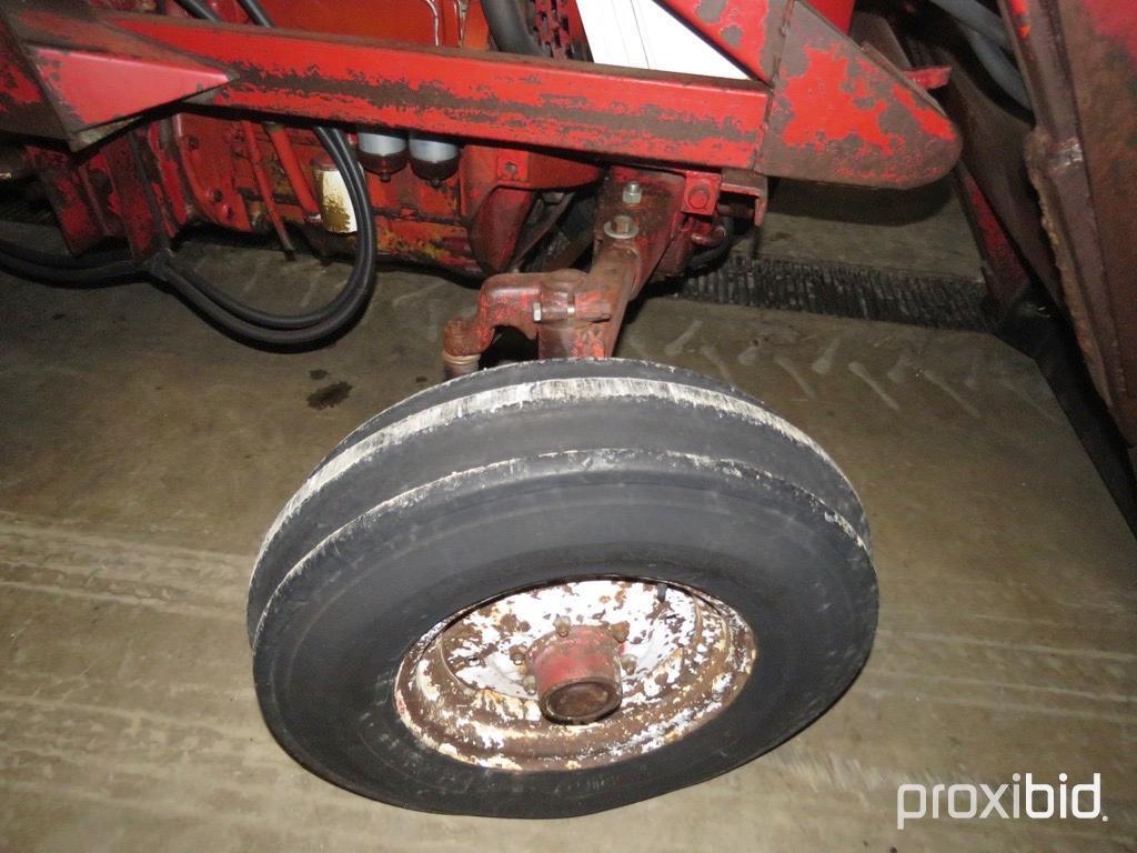 88104- INTERNATIONAL 574 TRACTOR W/IH 2250 LOADER, OPEN STATION, 2WD, DIESEL, 3PT., 2 PTO, 4286