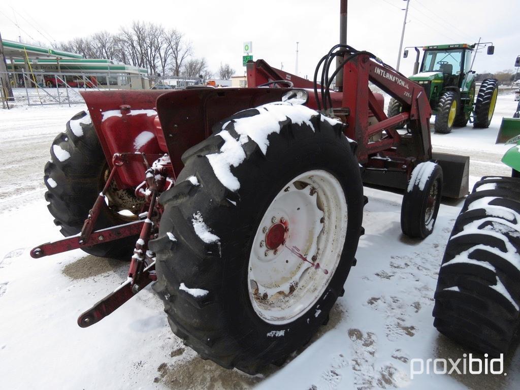 88104- INTERNATIONAL 574 TRACTOR W/IH 2250 LOADER, OPEN STATION, 2WD, DIESEL, 3PT., 2 PTO, 4286