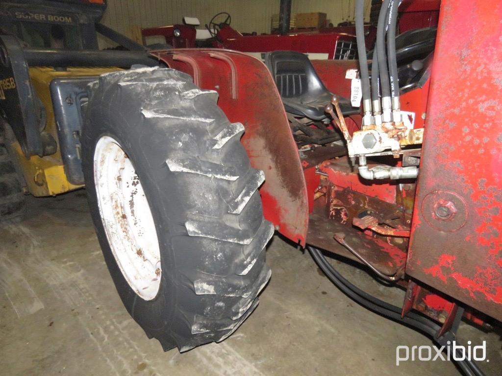 88104- INTERNATIONAL 574 TRACTOR W/IH 2250 LOADER, OPEN STATION, 2WD, DIESEL, 3PT., 2 PTO, 4286