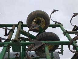92192- JD 960 FIELD CULTIVATOR W/5 BAR SPIKE HARROW/ REAR HITCH