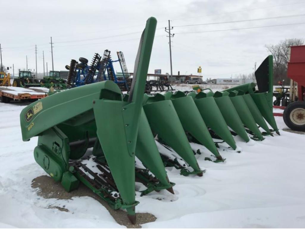 92688- JOHN DEERE 893 8 ROW 30" CORN HEAD, STANDARD DECK AND ROLLS, DOUBLE DRIVE, #697001