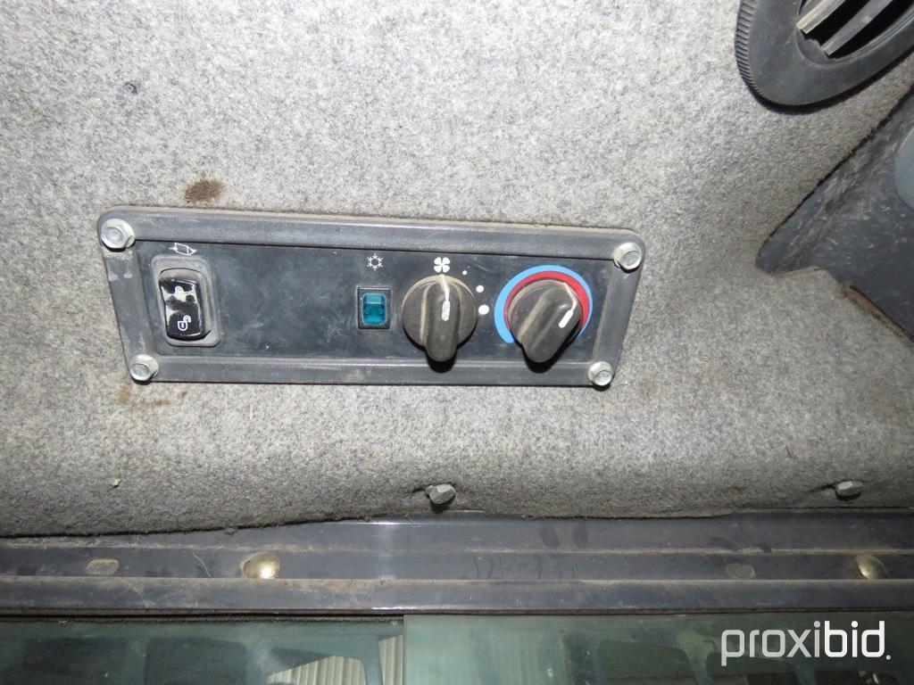 92729- 2005 NEW HOLLAND LT 185 B TRACK SKID STEER, 2 SPEED, CAB, 3097 HOURS SHOWING,(600 HOURS ON