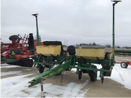 93897- JD 7200 4 ROW 36? PLANTER, DRY FERTILIZER, VAC, ROW CLEANERS, MONITOR WIRED (93897)