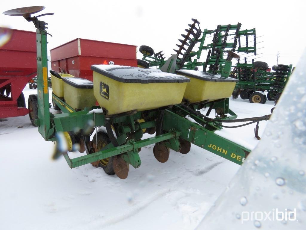 92962- JOHN DEERE 7200 4 ROW 36" PLANTER, DRY FERTILIZER, DOUBLE DISC OPENERS, NO-TILL, INSECTACIDE