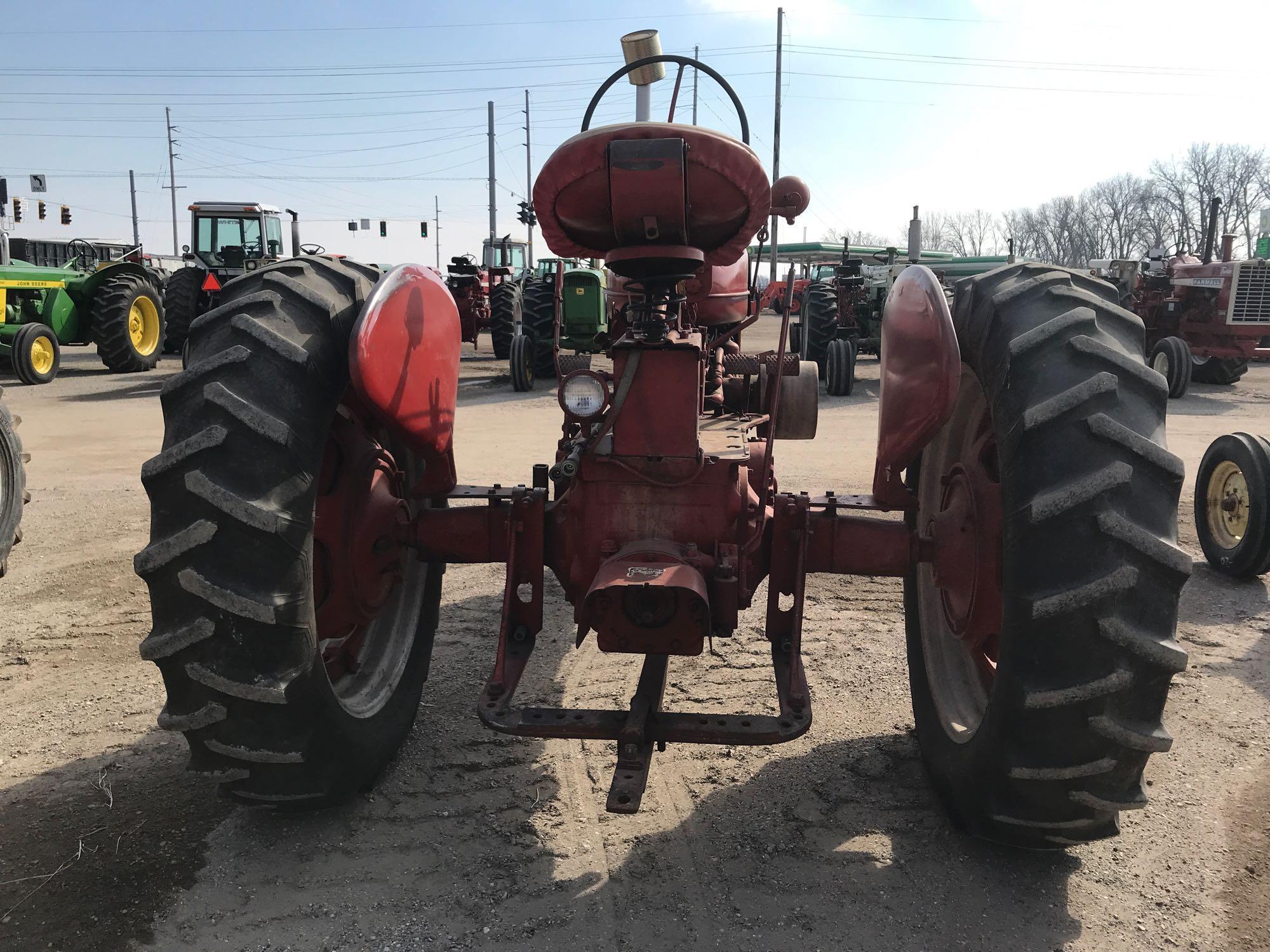 92702- FARMALL SUPER MTA TRACTOR