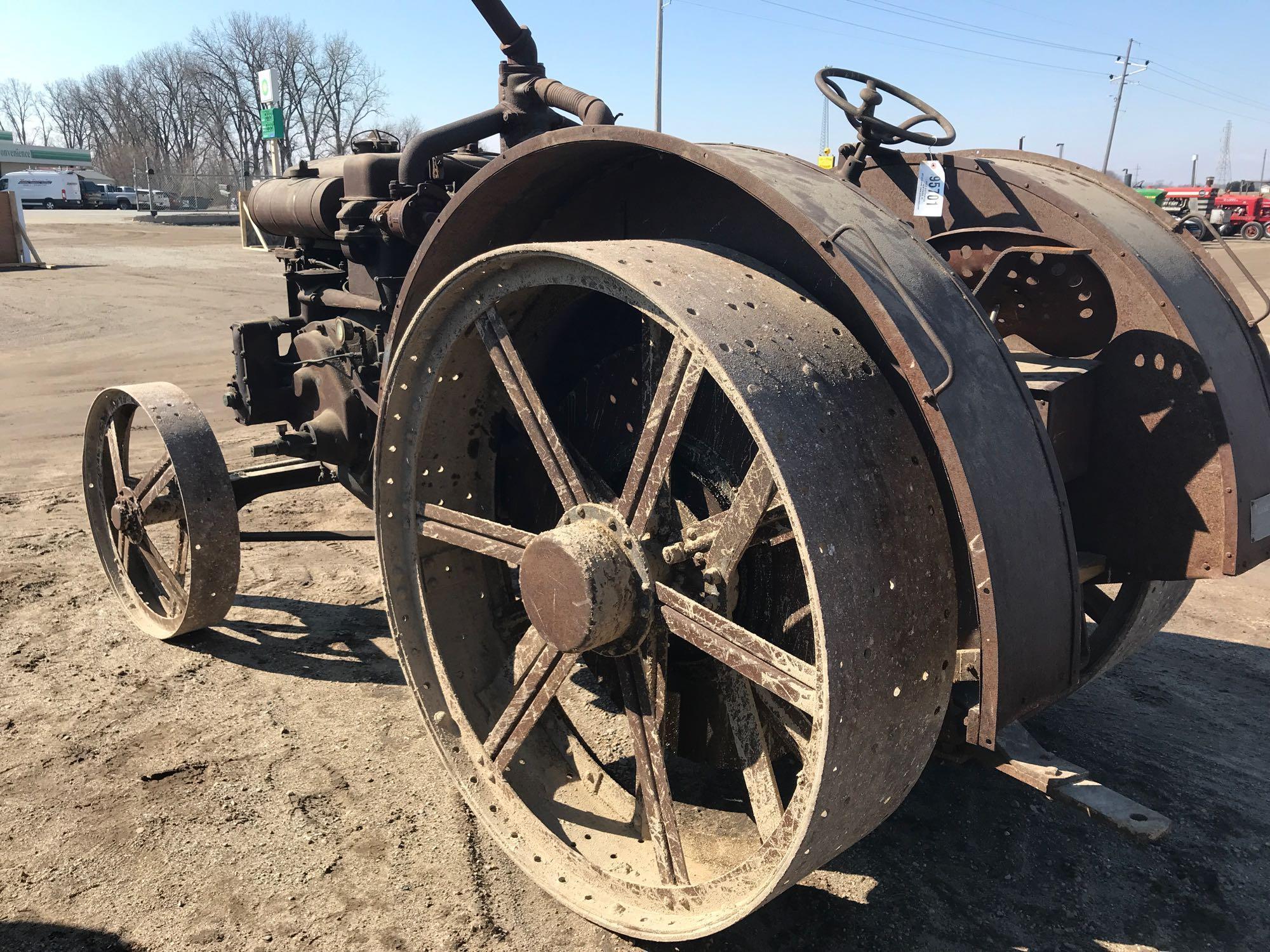 95701- CASE 18-32 TRACTOR