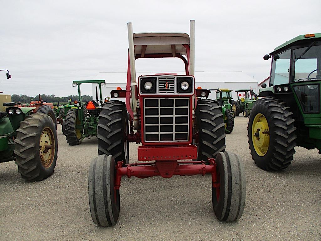 94353- INTERNTAIONAL 1568 TRACTOR