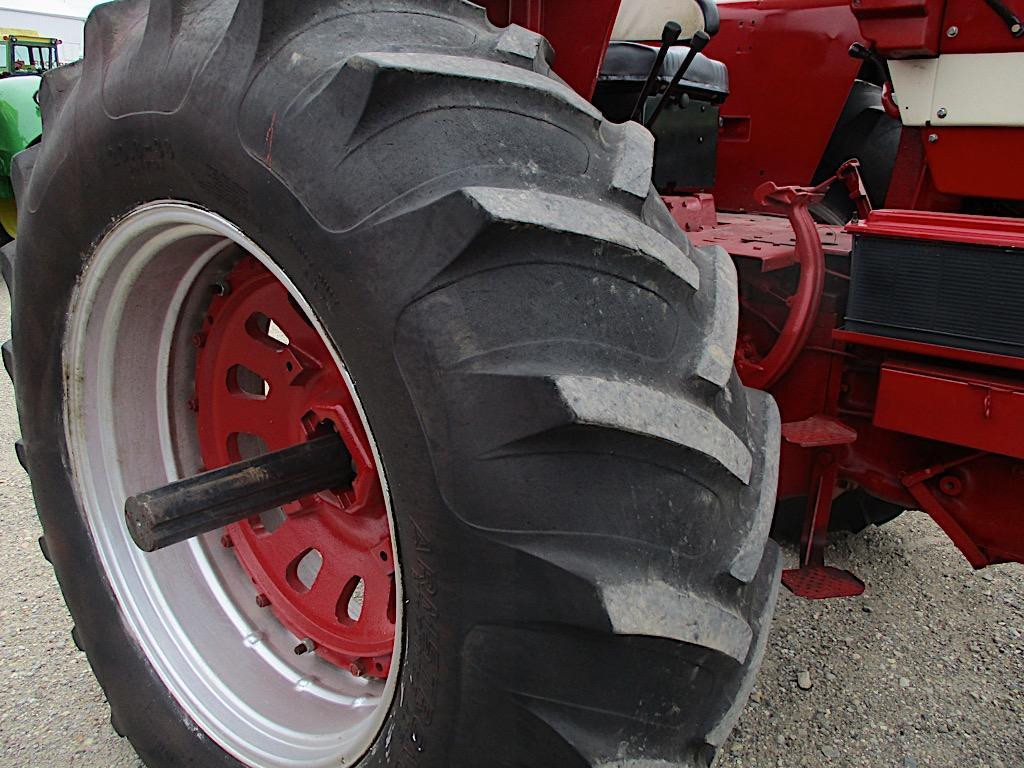 94353- INTERNTAIONAL 1568 TRACTOR