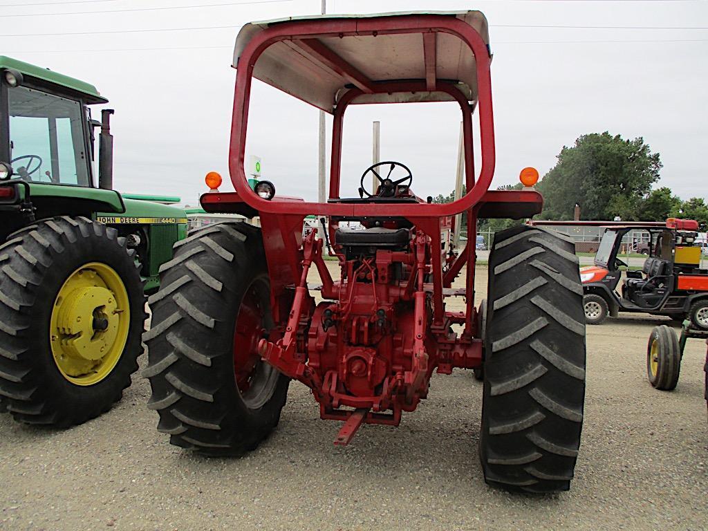 94353- INTERNTAIONAL 1568 TRACTOR