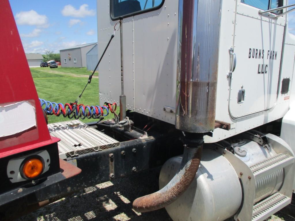 9462- PETERBILT SEMI TRUCK 376