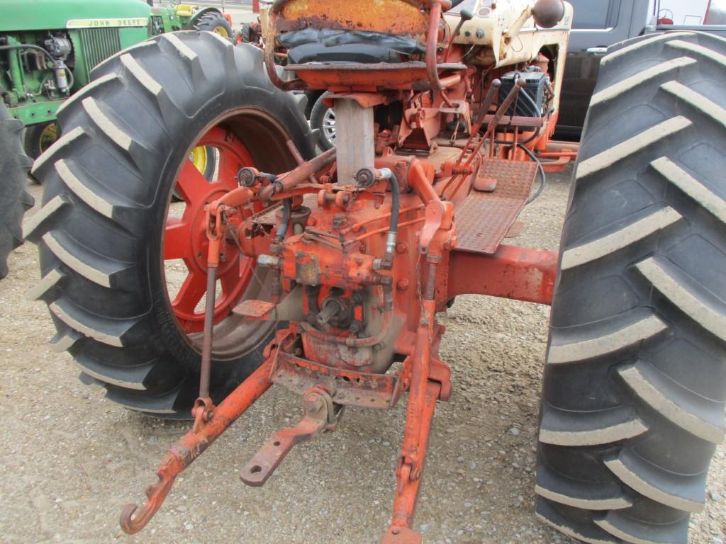 94365-CASE 800 TRACTOR