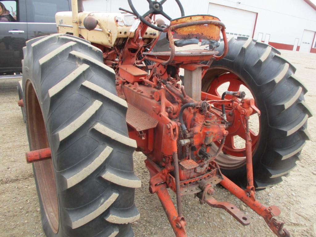 94365-CASE 800 TRACTOR
