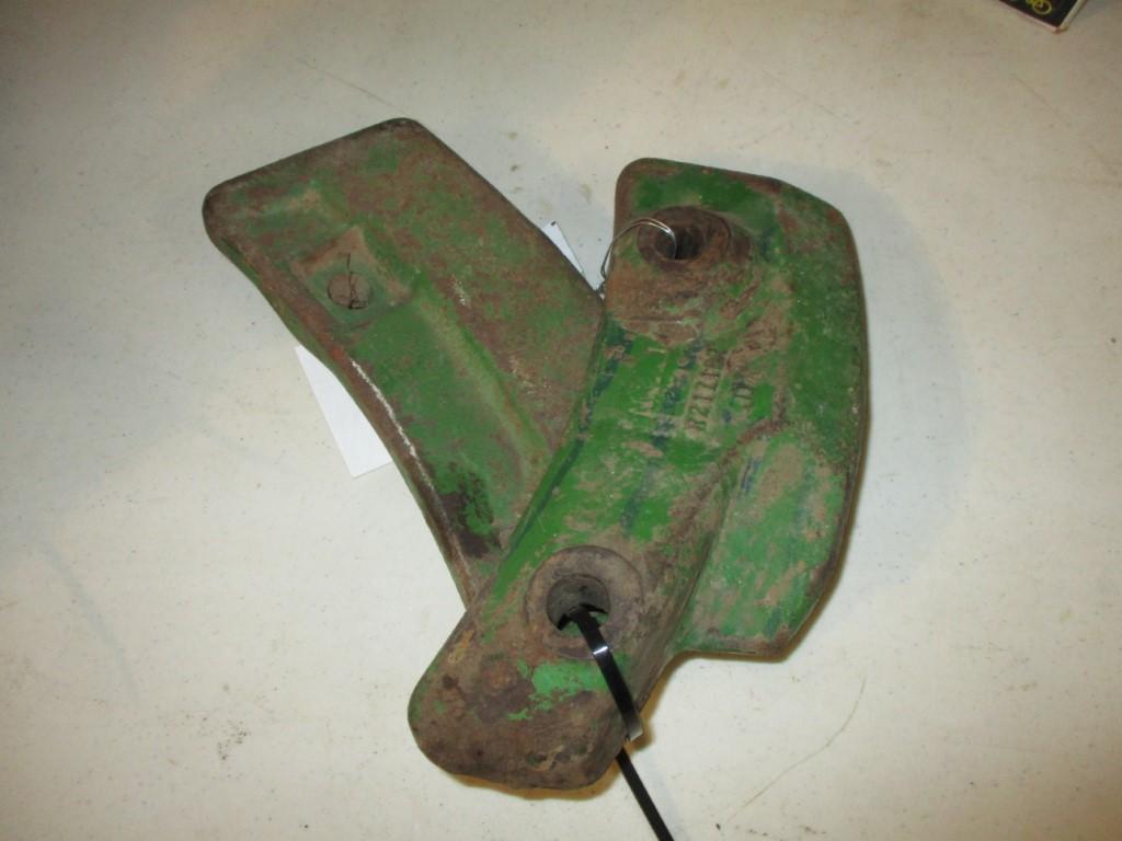 91211-(2) JOHN DEERE SWAY BLOCKS